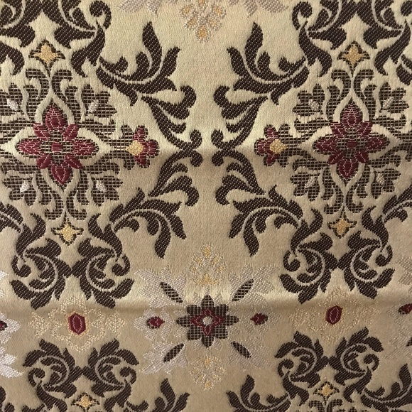 NWOT EMBROIDERED SILK RUNNER - Picture 2 of 5
